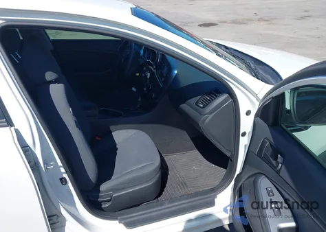 2015 Kia Optima Lx z USA, uszkodzony, nr VIN KNAGM4A77F5595153